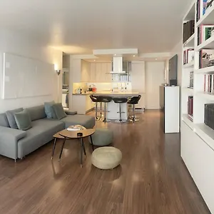 https://appartement-saint-tropez-83990.fr-provencehotel.com
