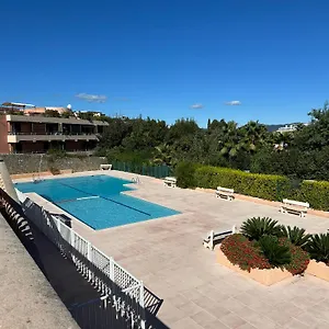 https://saint-tropez-studio-40-m2.fr-provencehotel.com